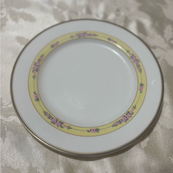 Mikasa White and Yellow Dinnerware Plate with Elegant Design - Picture 2 of 5